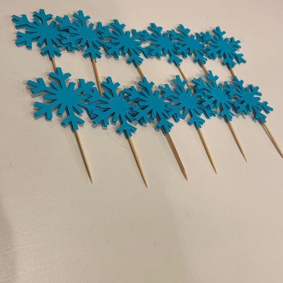 Handmade double sided blue snowflakes cupcake toppers. - Picture 1 of 3